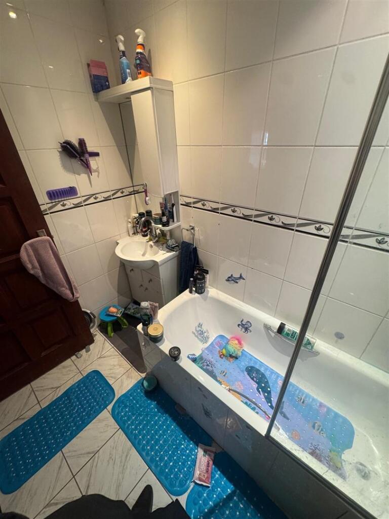 bathroom reverse angle.jpg