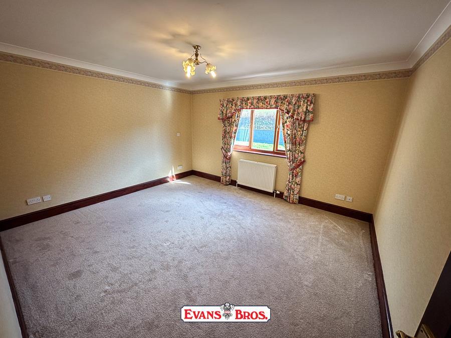 FRONT DOUBLE BEDROOM 1