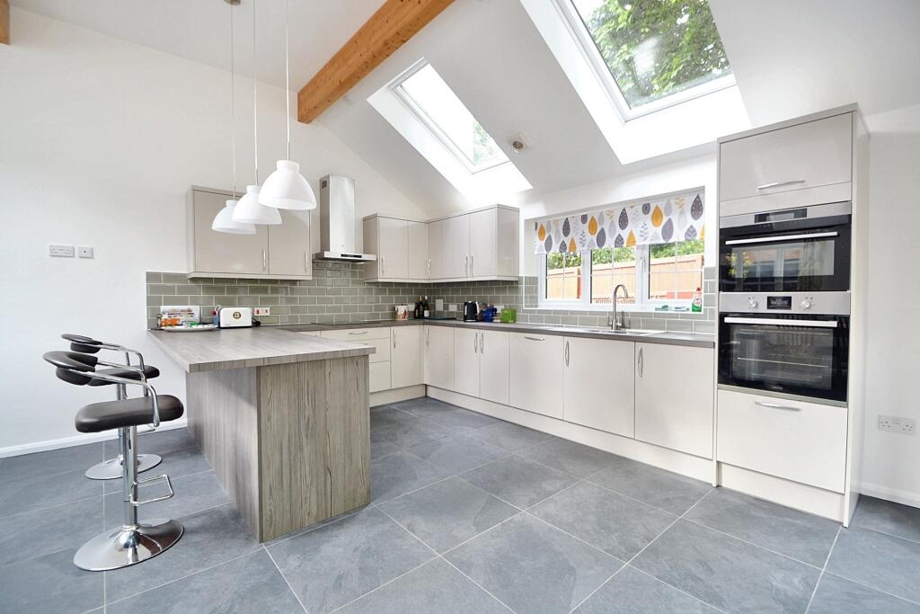 Kitchen / Dining Roo