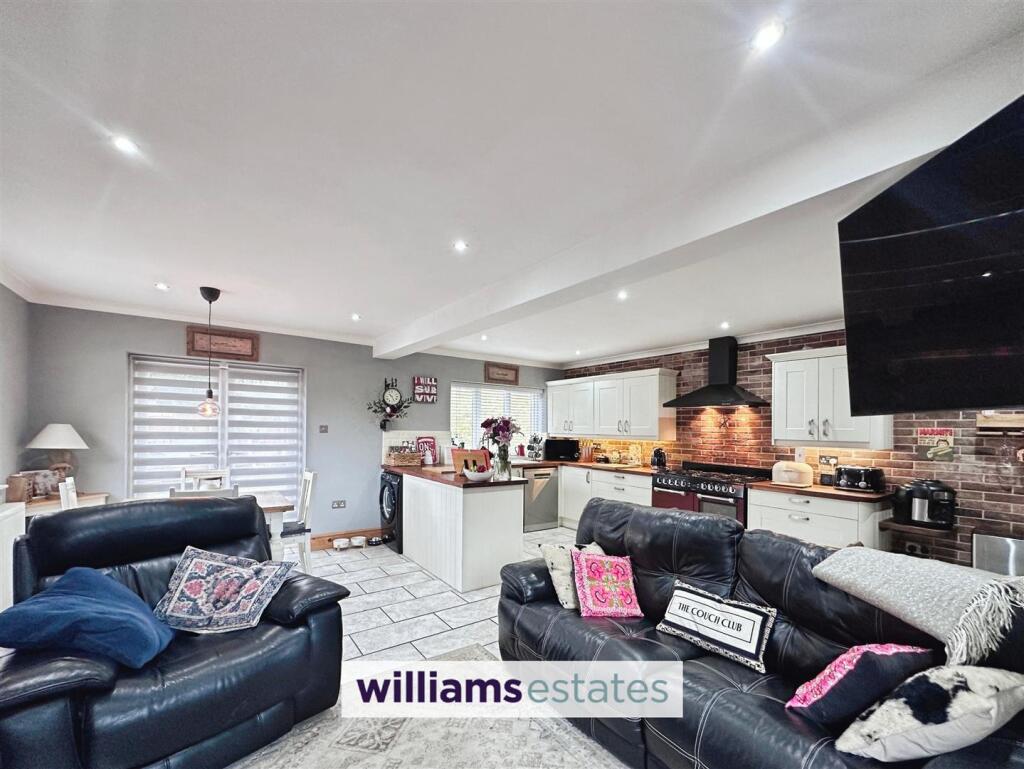 Open plan Kitchen/Living/Dining