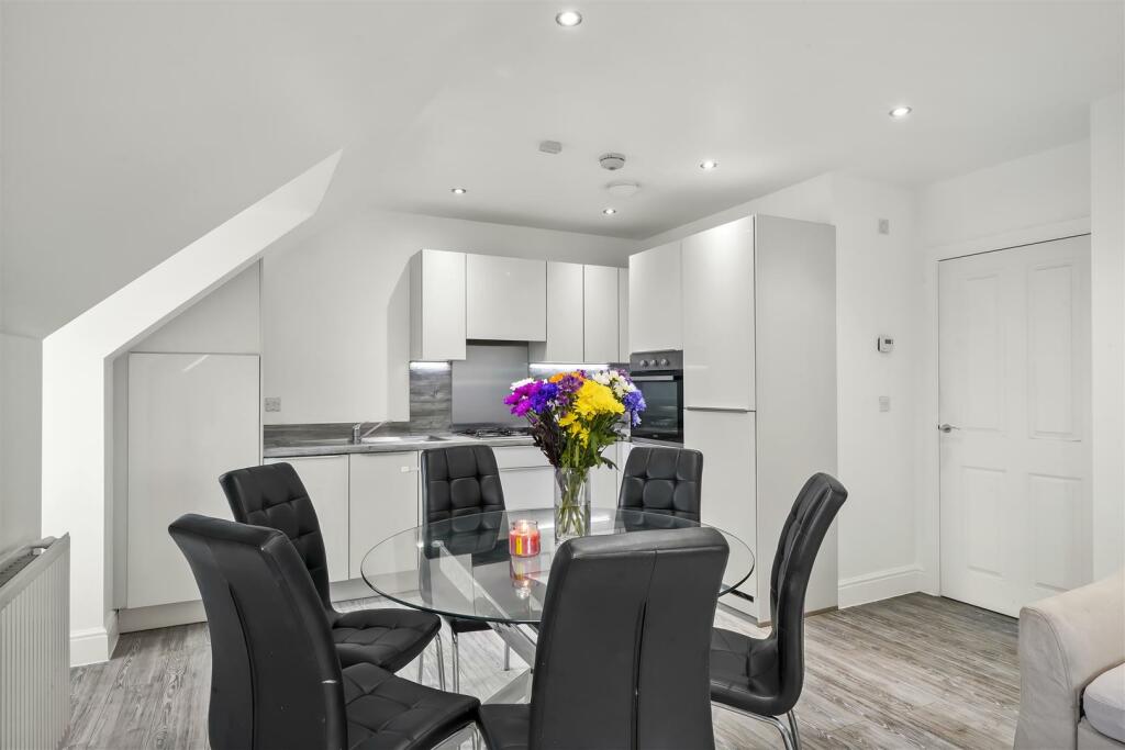 Flat 64, Maven Court - YXR5NX1bpvbBXm6EKkuN.jpg