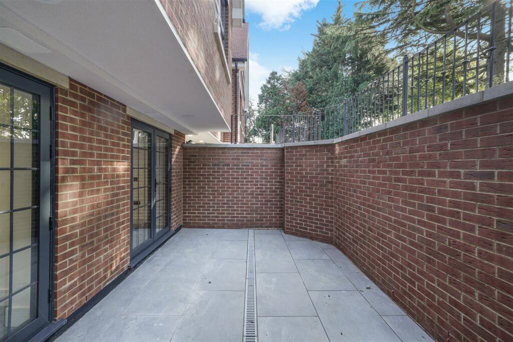 Flat 1 - 17 Sudbury Hill Close - QywfNPKQKtlYS0bWB