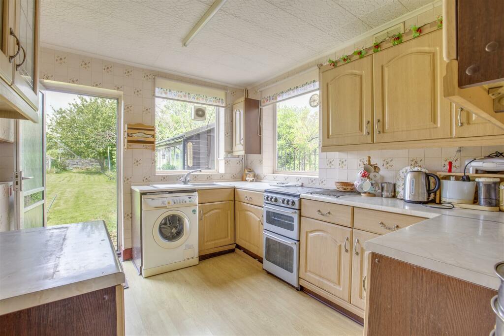 130A Cressex Road, HP12 4TZ-9.jpg