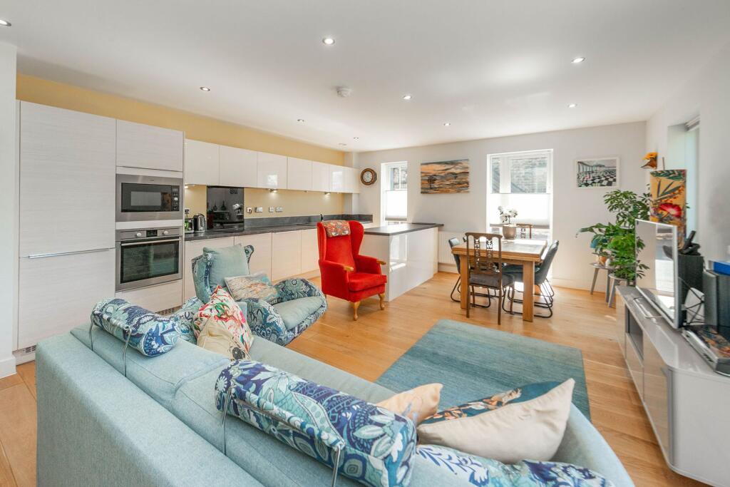OPEN PLAN FITTED KITCHEN DINER SITTING ROOM