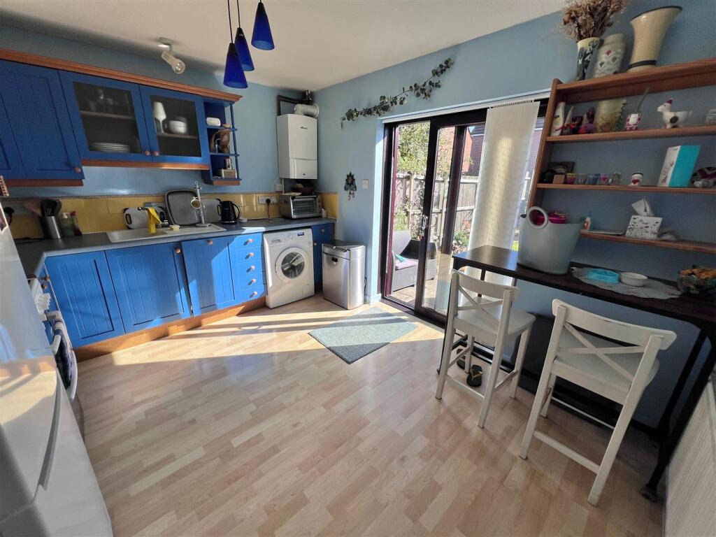 Kitchen 1.jpg