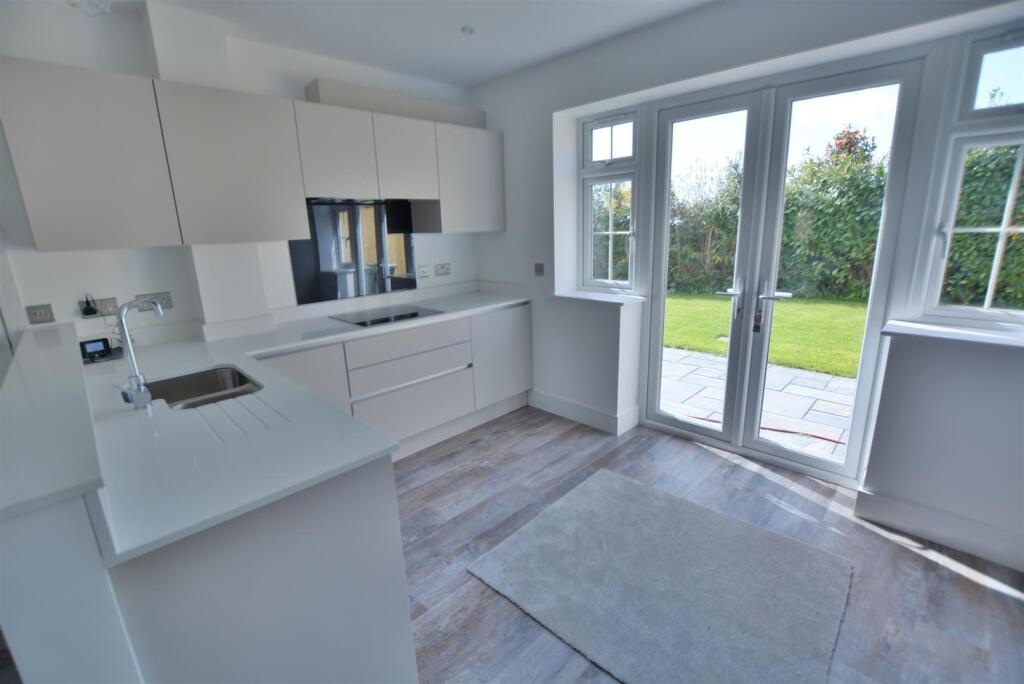 2. Kitchen diner 3.jpg