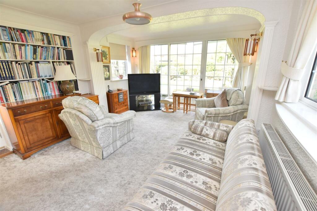 REAR SITTING ROOM