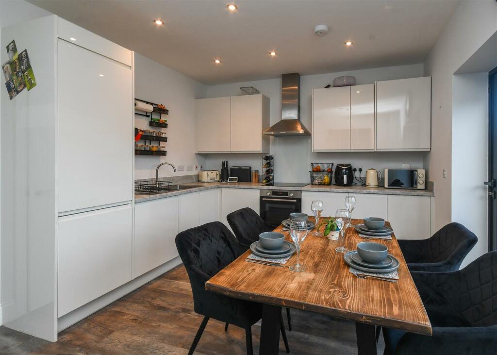 18 Millfield Road - Dining Kitchen (2).jpg
