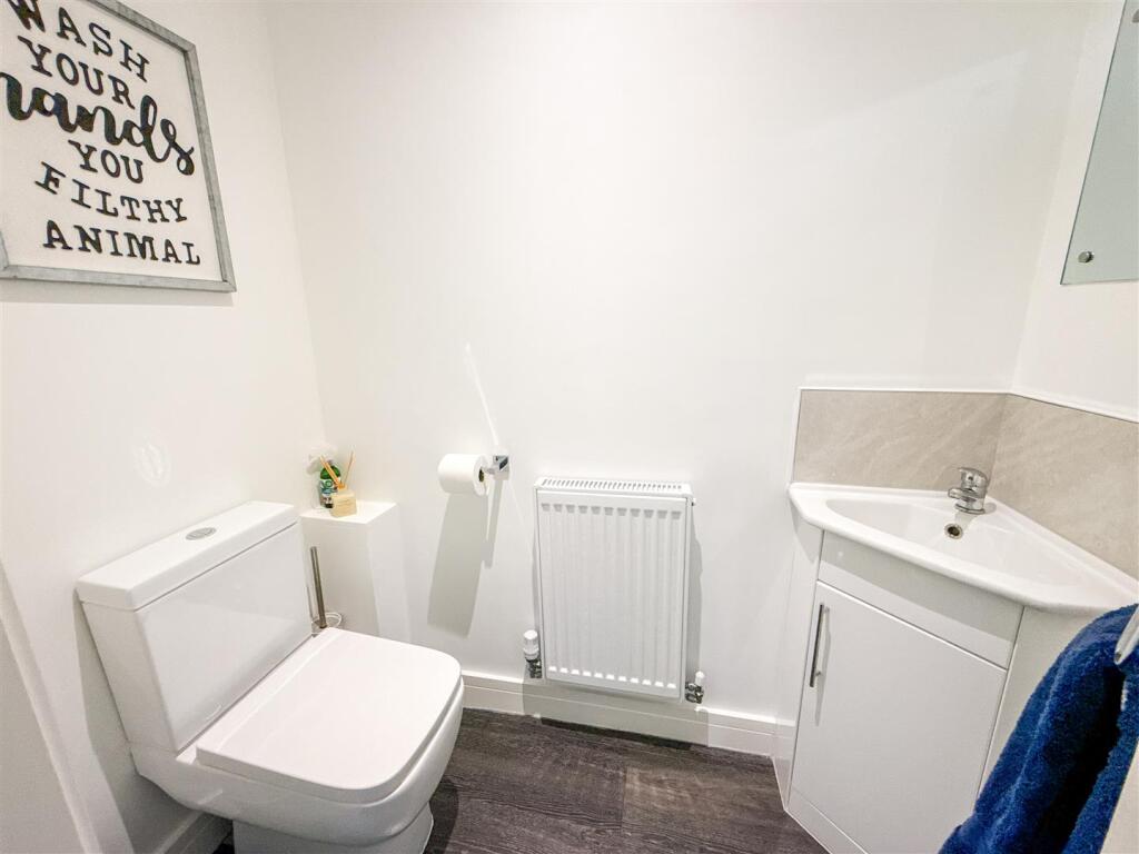 GROUND FLOOR CLOAKROOM
