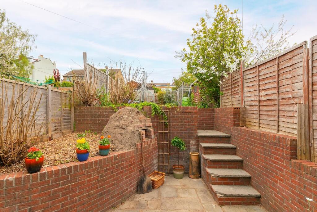 1B0H9HN - External G.jpg