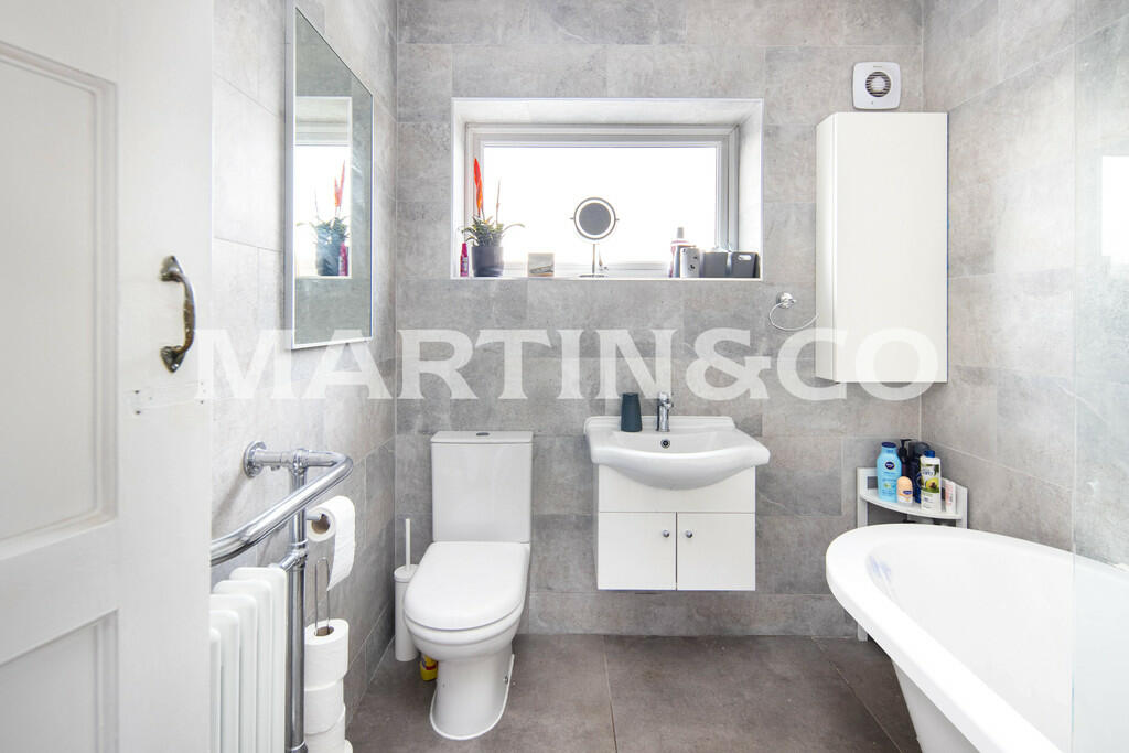 9_Bathroom