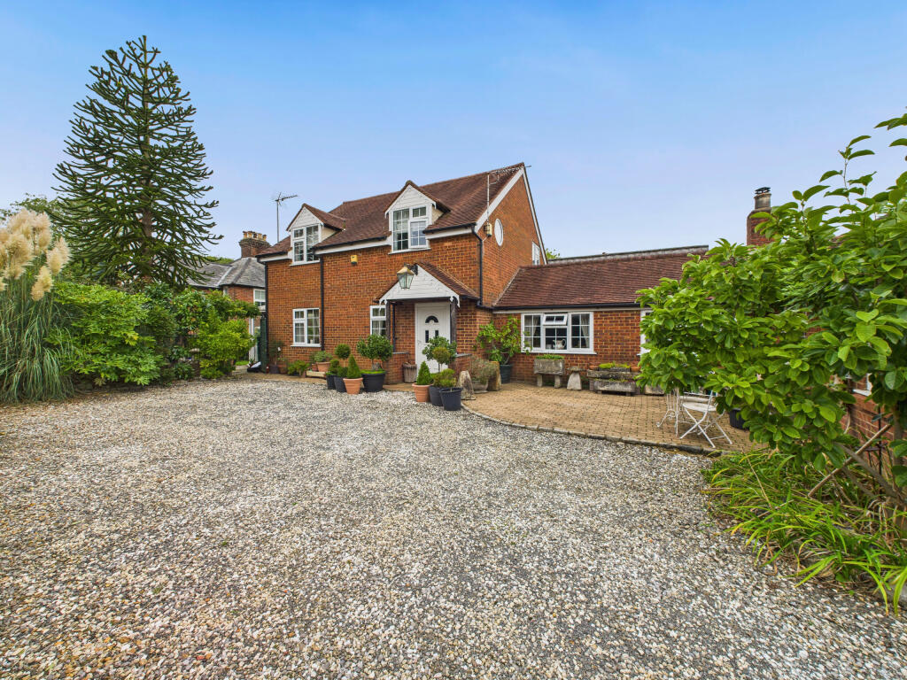 CAM02909G0-PR0488-STILL028