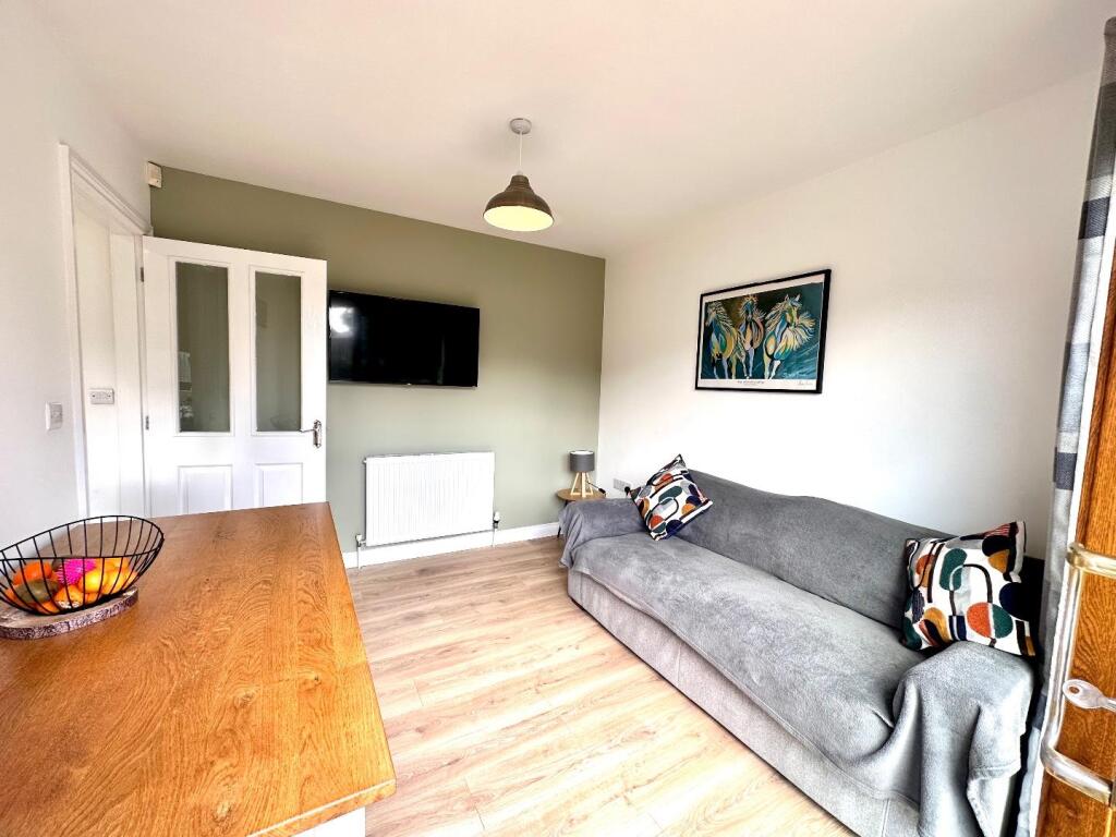 ADDITIONAL INTERNAL PHOTOS