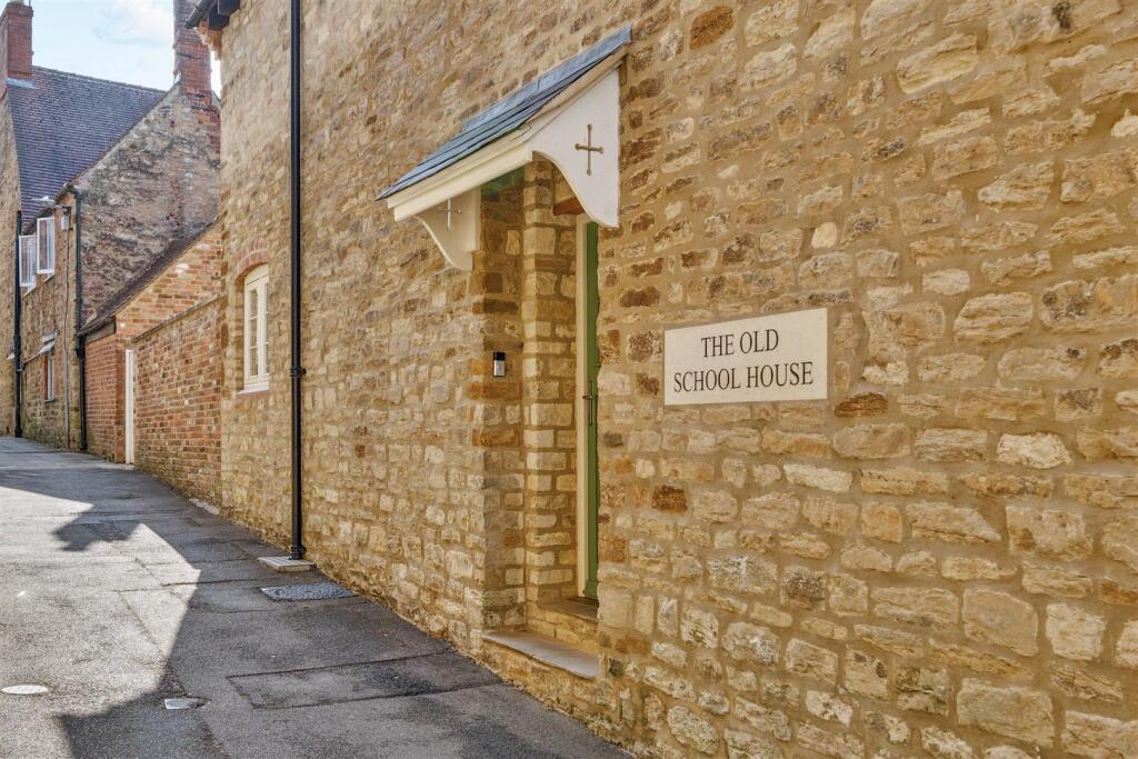 The Old Schoolhouse, 1 Castle Lane, Towcester (20)