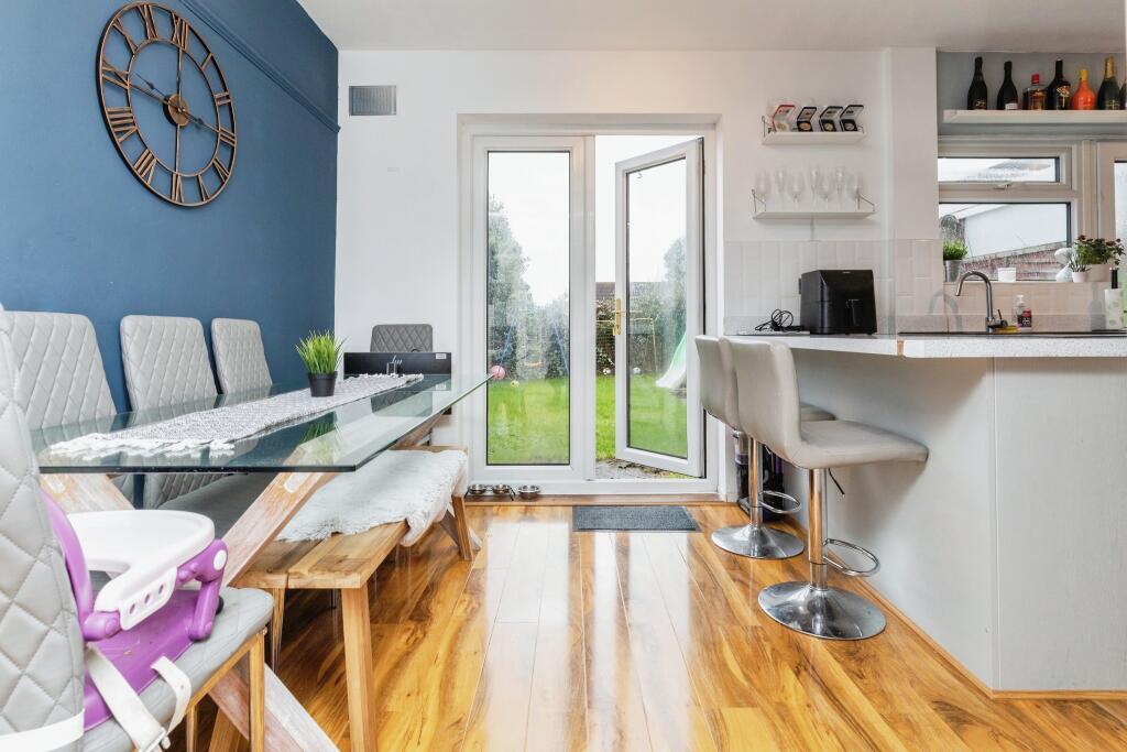 Kitchen/Dining Area