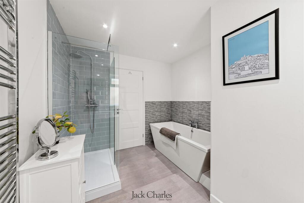 28 Barchester Way-12.jpg