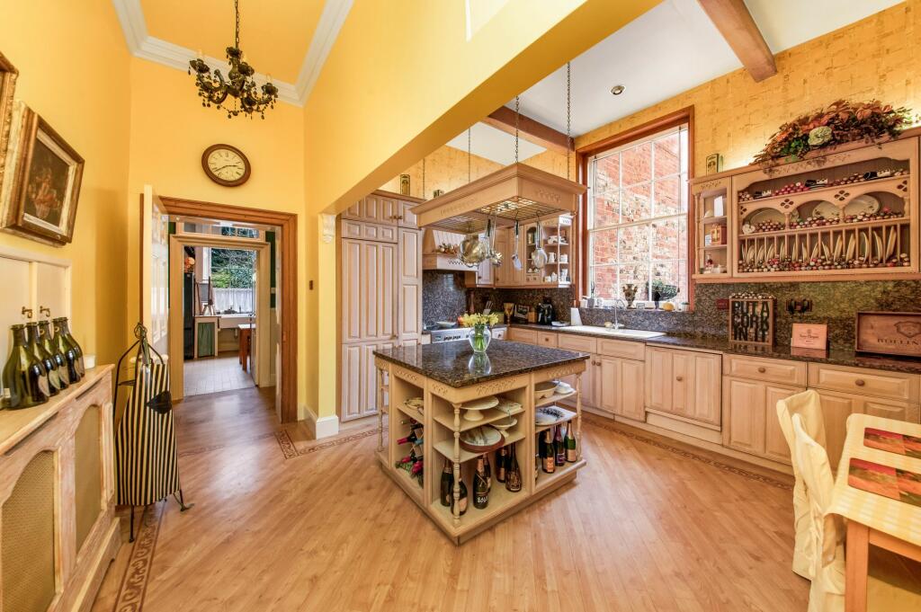 BREAKFAST KITCHEN