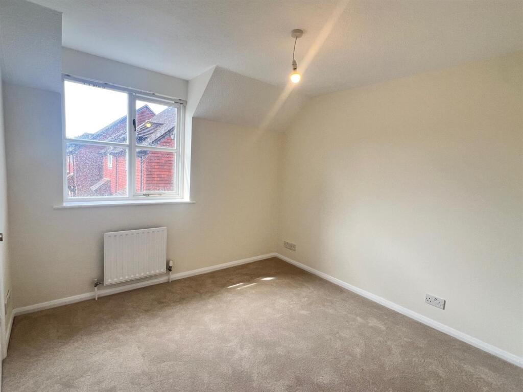 Bedroom 1.jpg