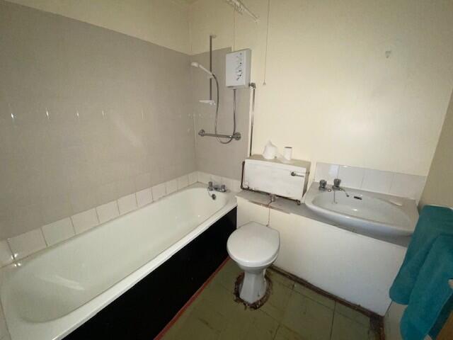 Bathroom T202512231002.jpg