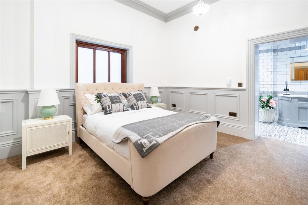 Bedroom 1.jpg