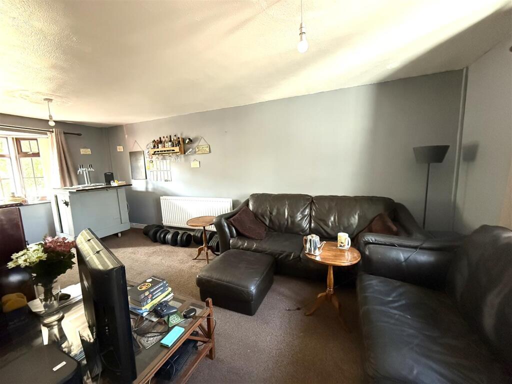 21 WMC LOUNGE 2.jpeg