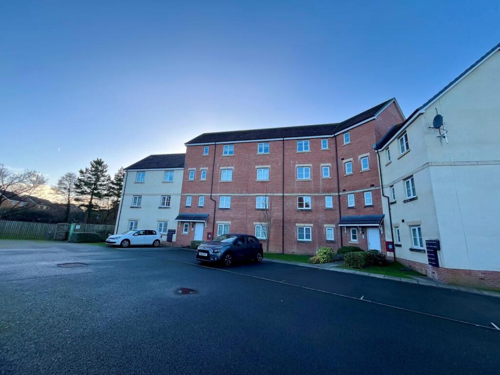 Ffordd Cadfan, Bridgend