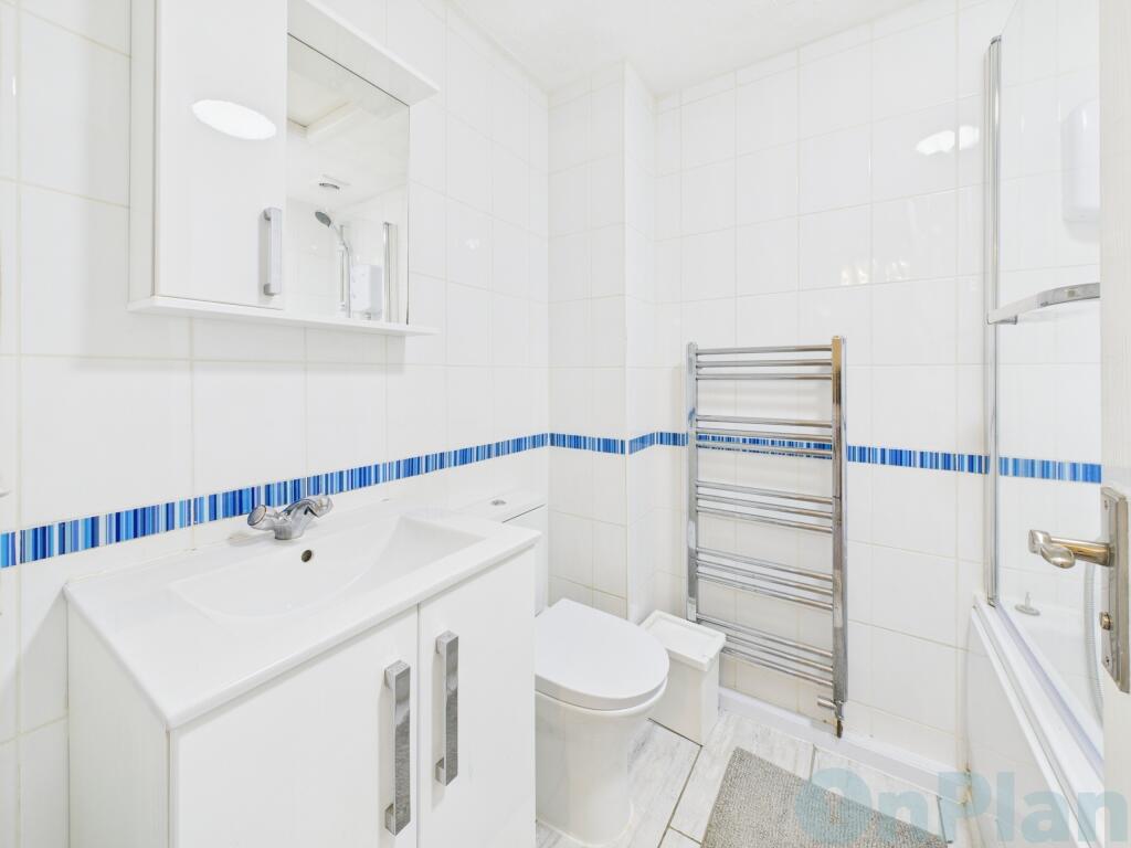 CAM04024G0-PR0022-STILL011