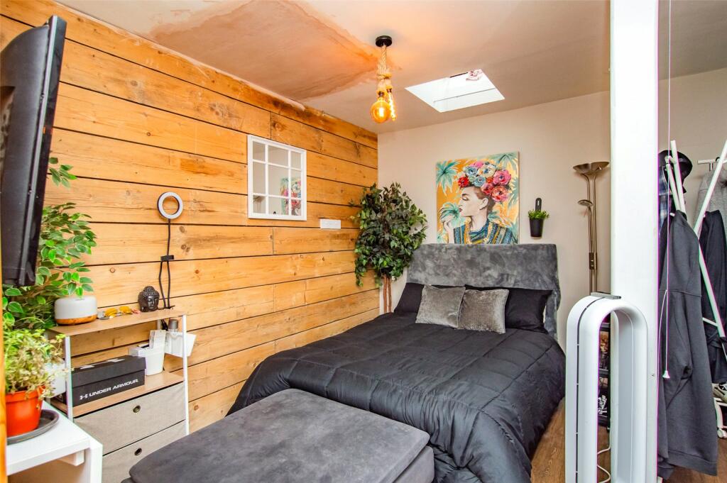 Annexe Main Bedroom