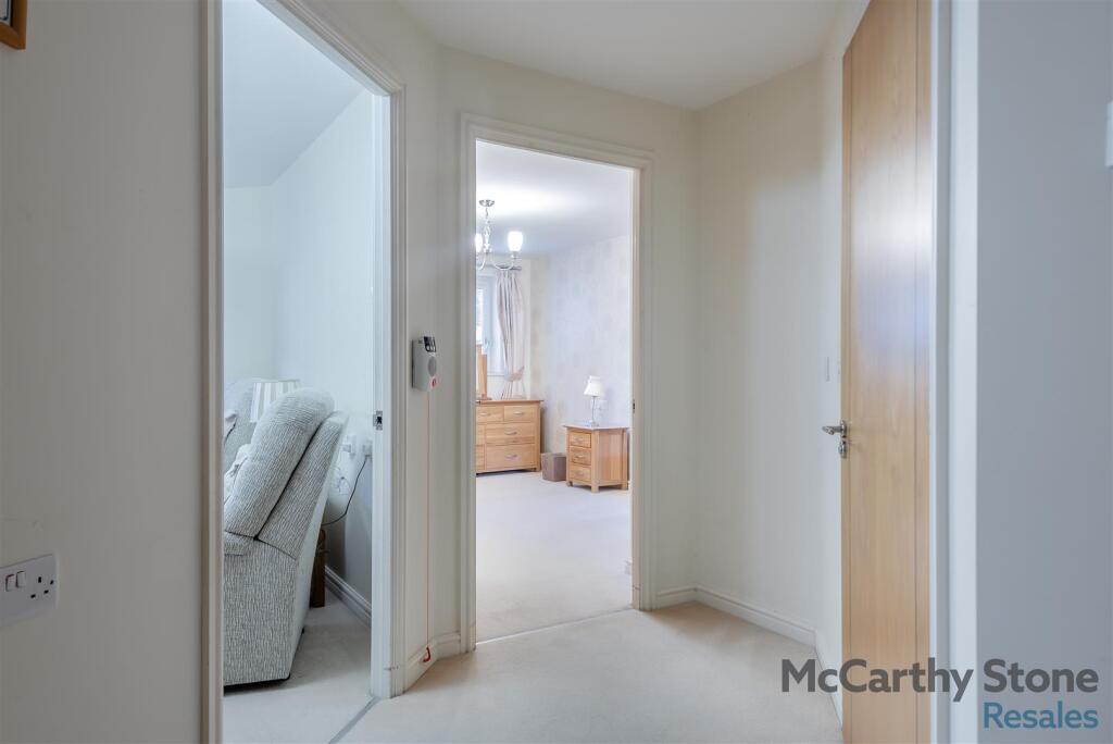 8662434-interior07.jpg