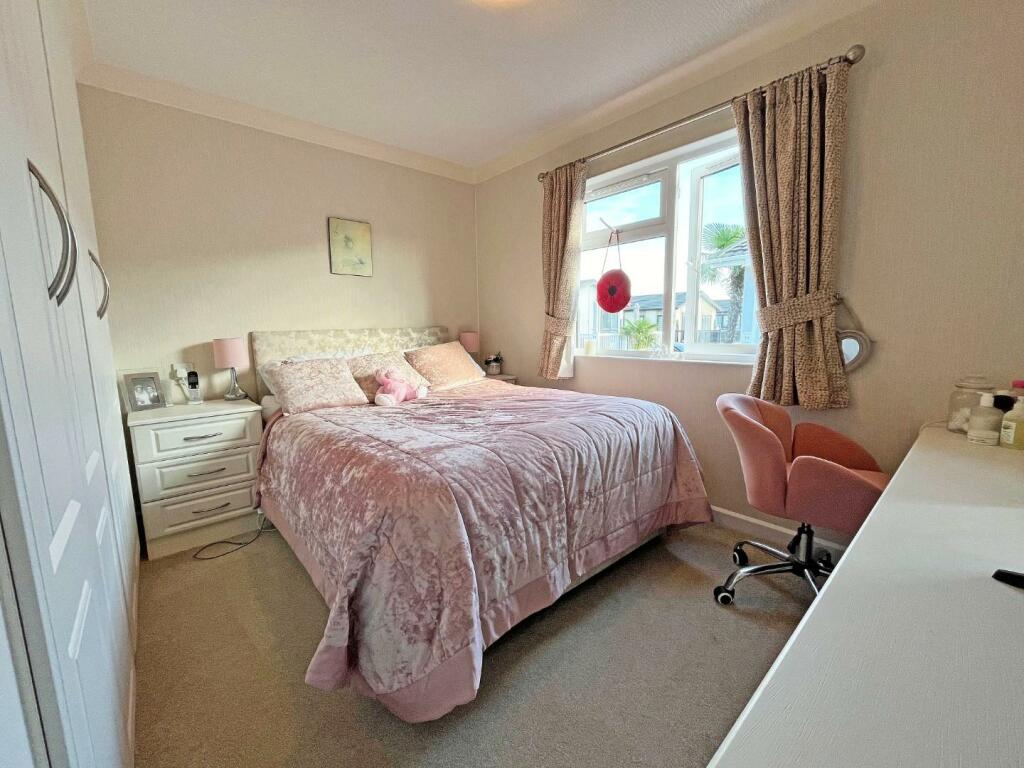 Bed 2.jpg