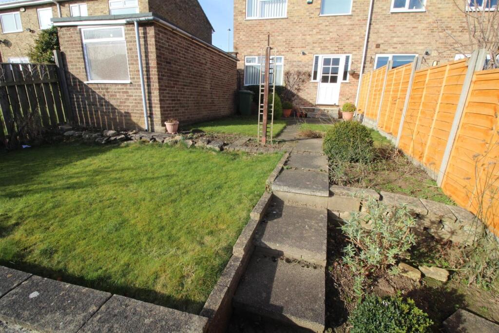 10 Kempston Way-Rear1.JPG