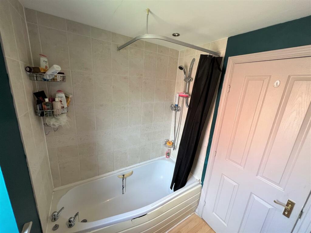 Bathroom B.JPG