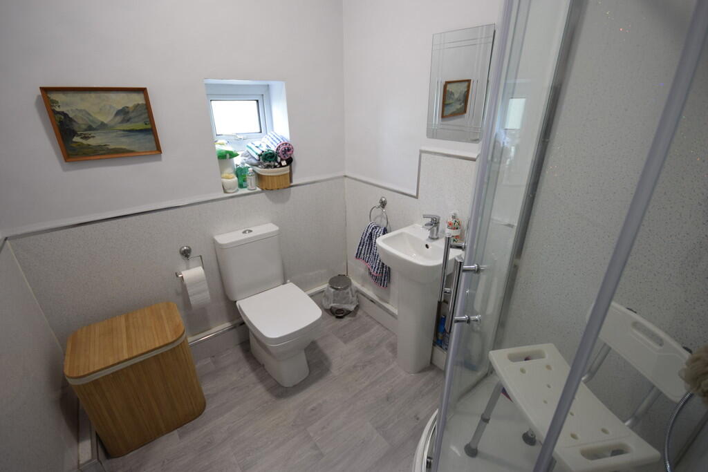 GROUND FLOOR SHOW...