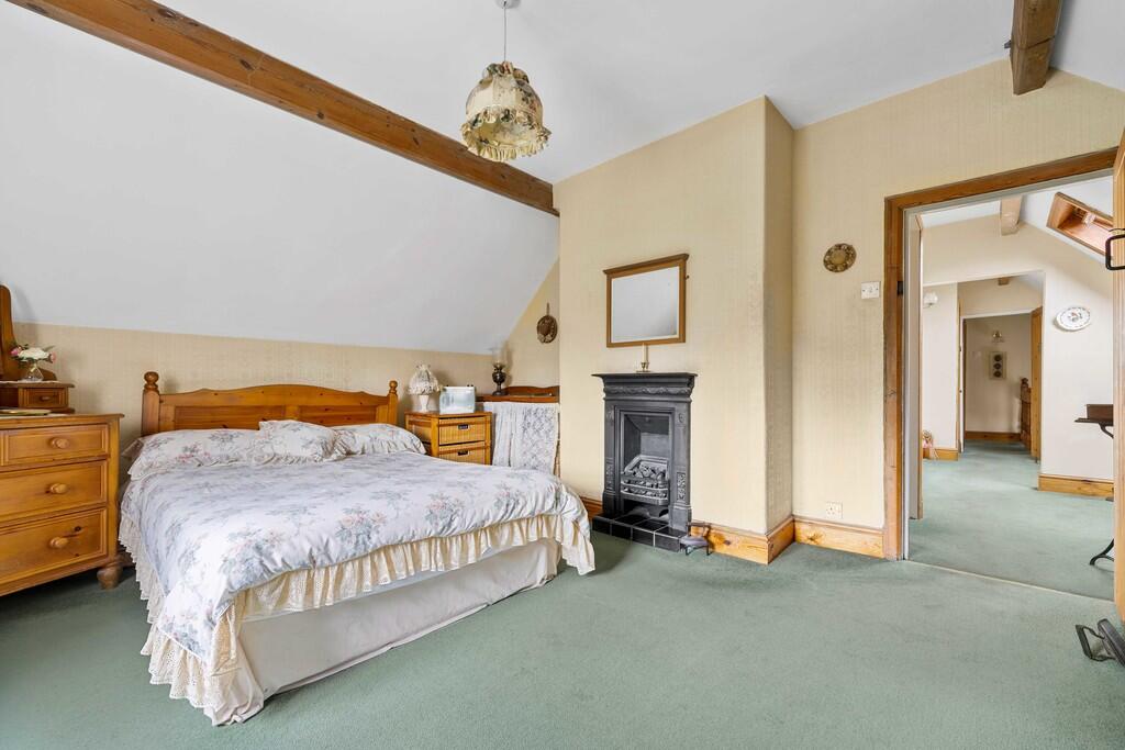 The Chimneys, Sau...