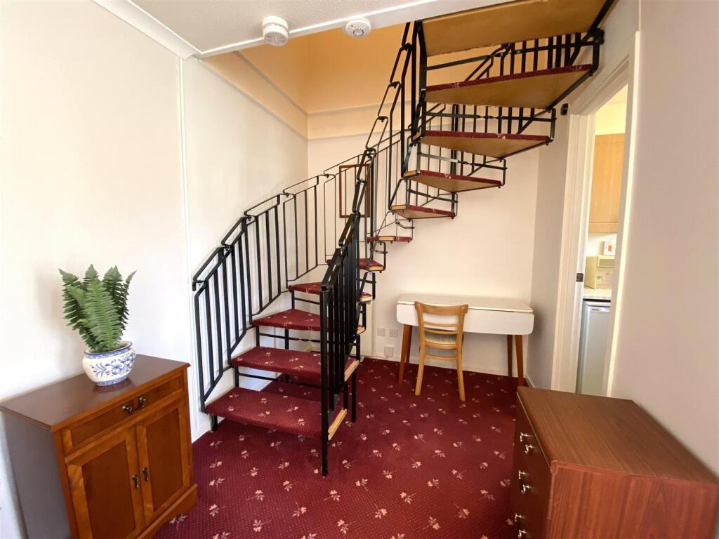 STAIRCASE.JPG