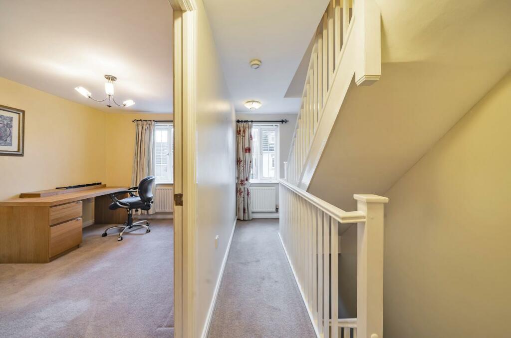 11 Robin Close