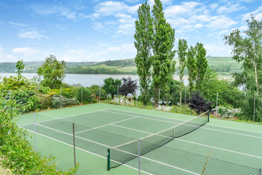 Tennis Court - Glanteifi House