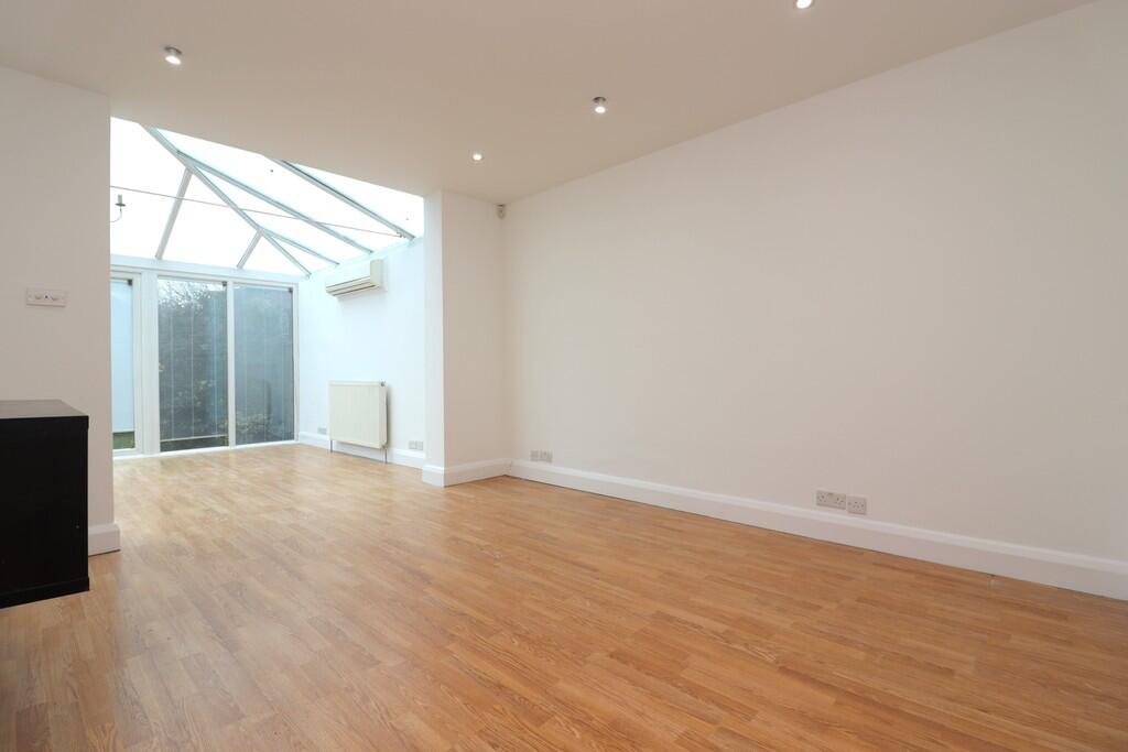 37 Kingsmead Aven...