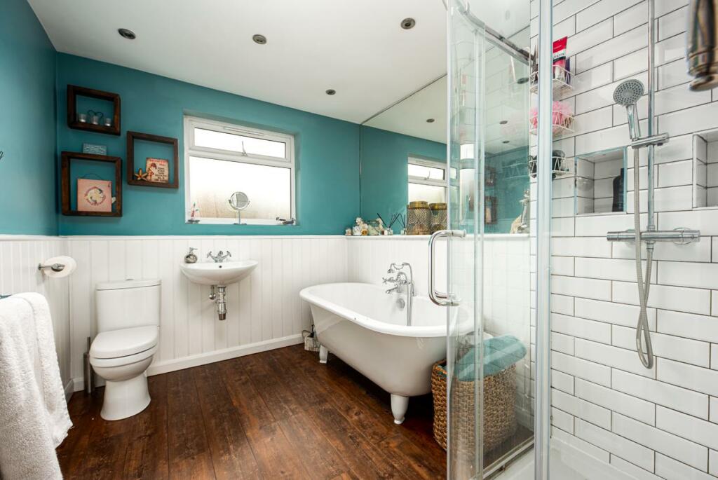 Bathroom - Copy (3).jpg