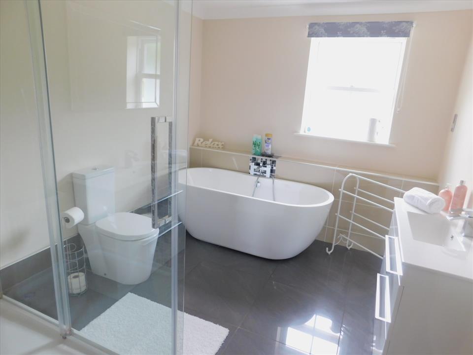 EN SUITE