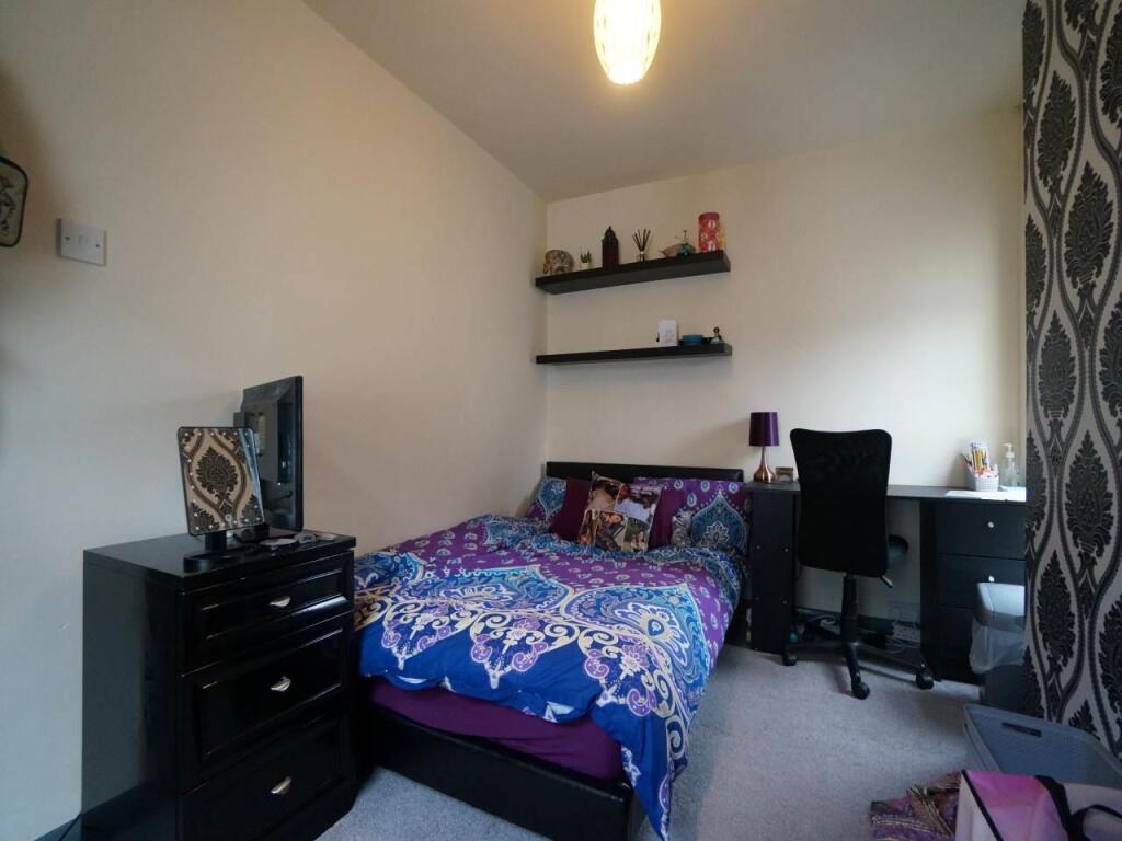 Bedroom 2.1.JPG
