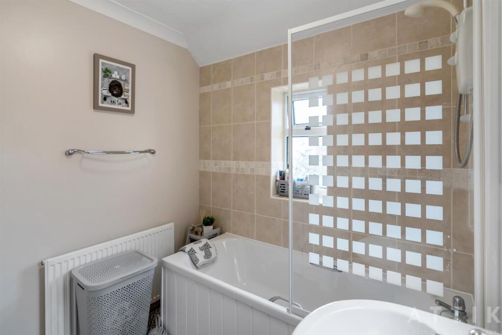 9 Bedingfield Crescent Halesworth IP19 8DZ (30).jp