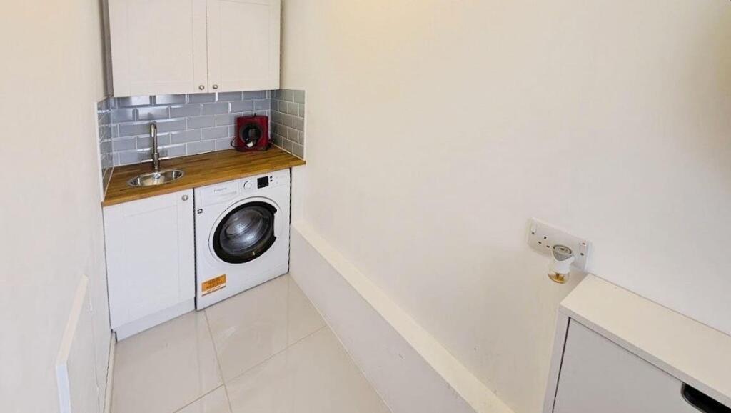 145 Finch utility a.jpg