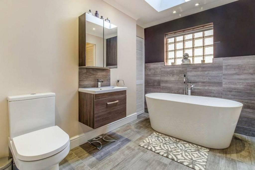 Luxury Bathroom .jpg
