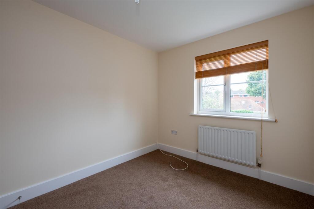 Flat 6 Silver Sands Court-19.jpg