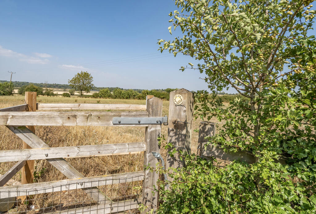 1330208-15-6883a2...