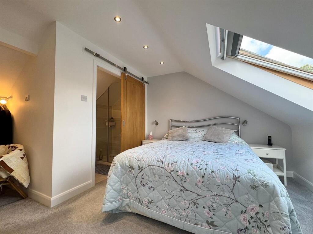 Master bedroom (1).jpg