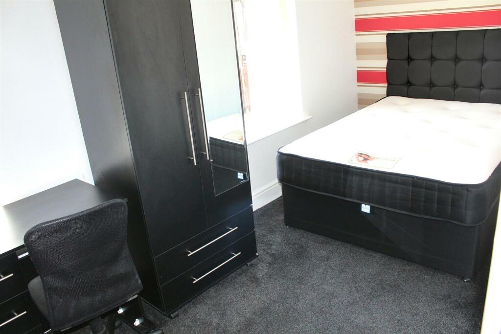 Bedroom 5.jpg
