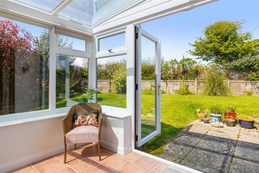 A09 - 10 Crestway Strete - 250424.jpg