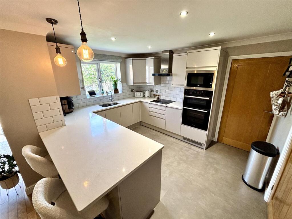 Open Plan Kitchen and Dining Room